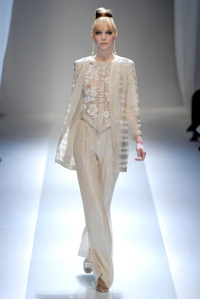 Look 19
